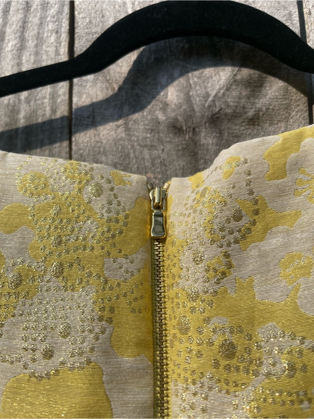 T Tahari Yellow Brocade Dress with Metallic Gold highlights Sz 10 - Picture 13 of 13